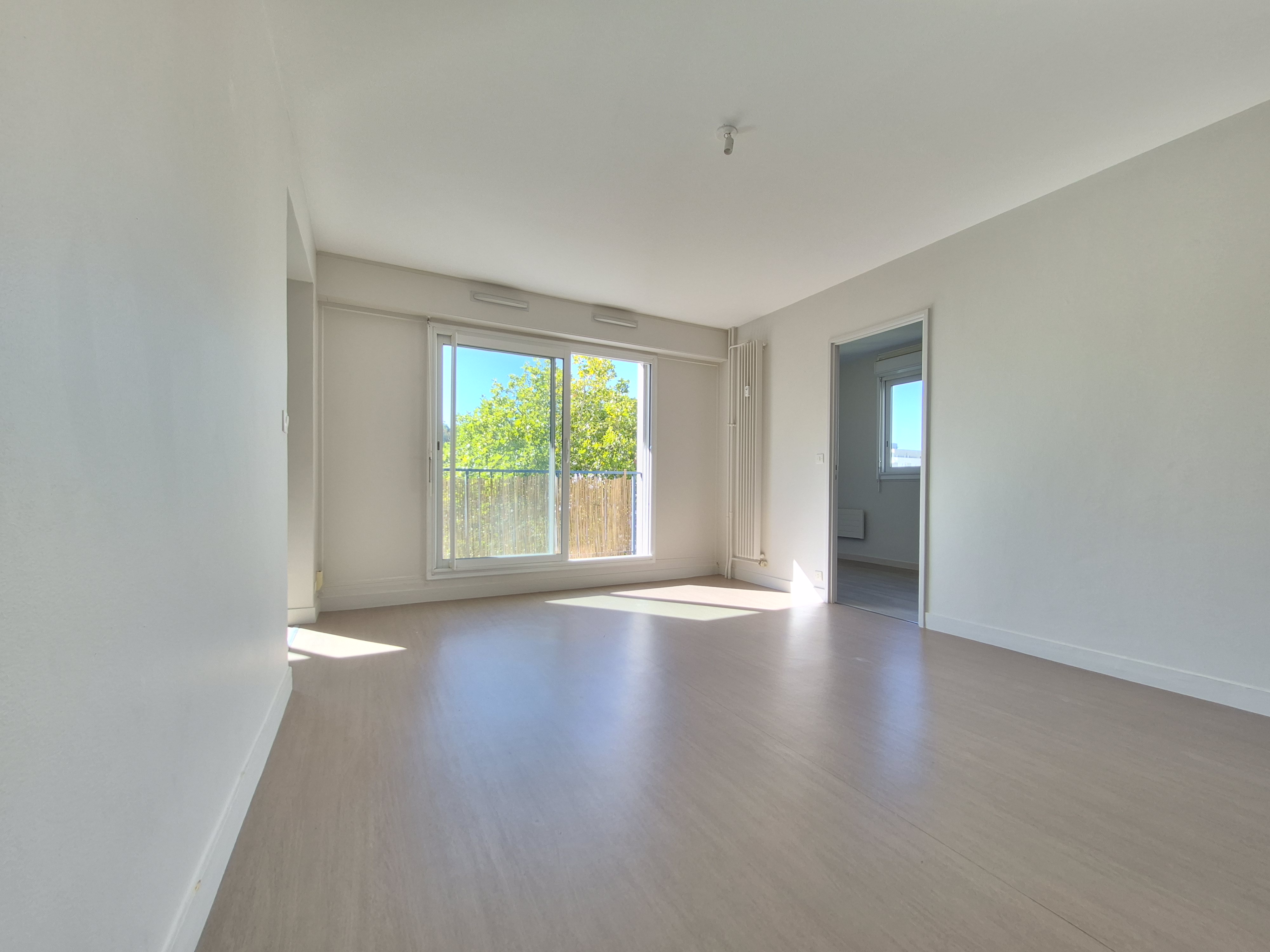 Photo Grand T3 de 78 m² avec belle pièce à vivre – Tours sud