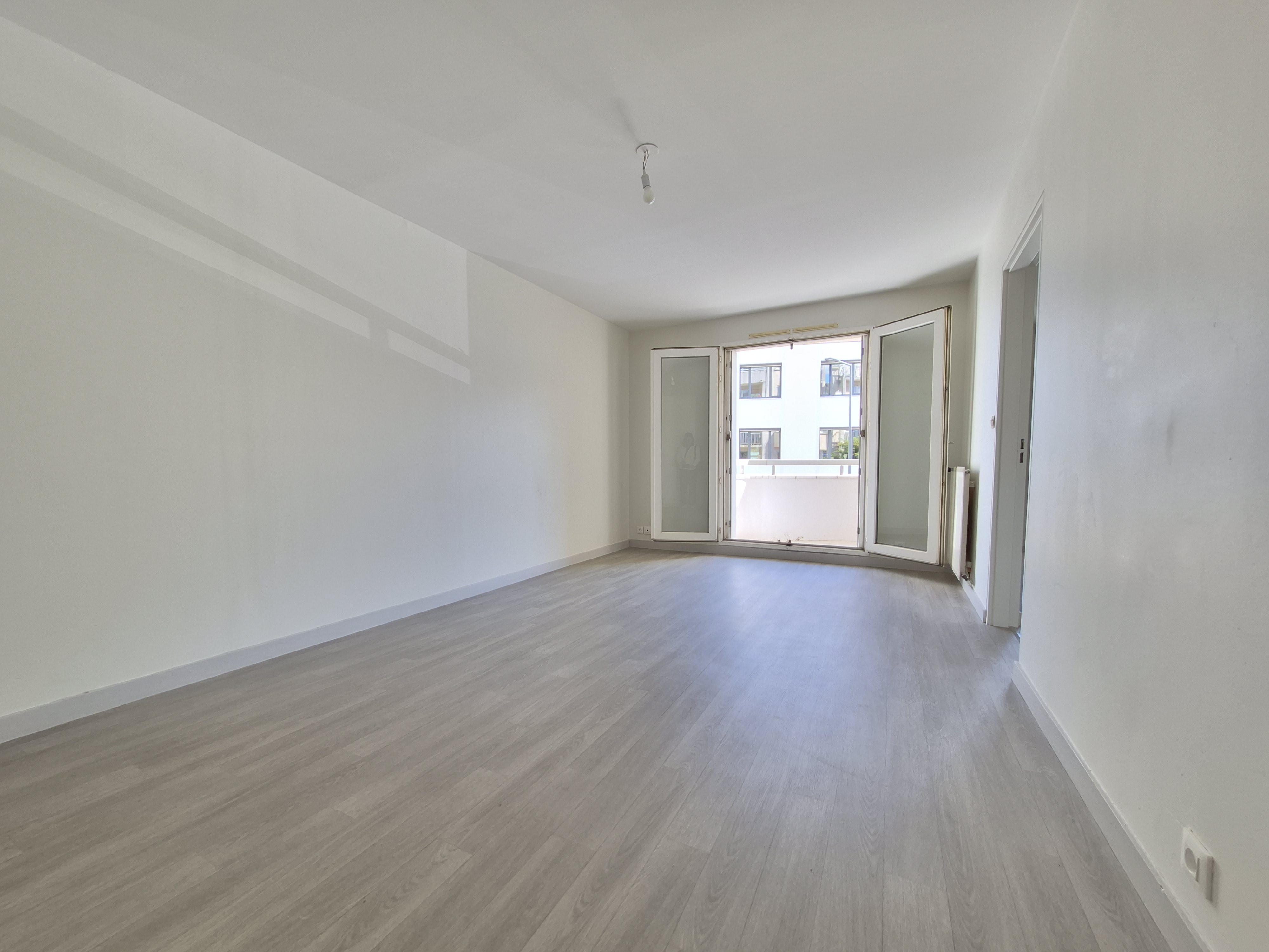 Photo T2 de 56 m² grand séjour - proche gare de Tours 