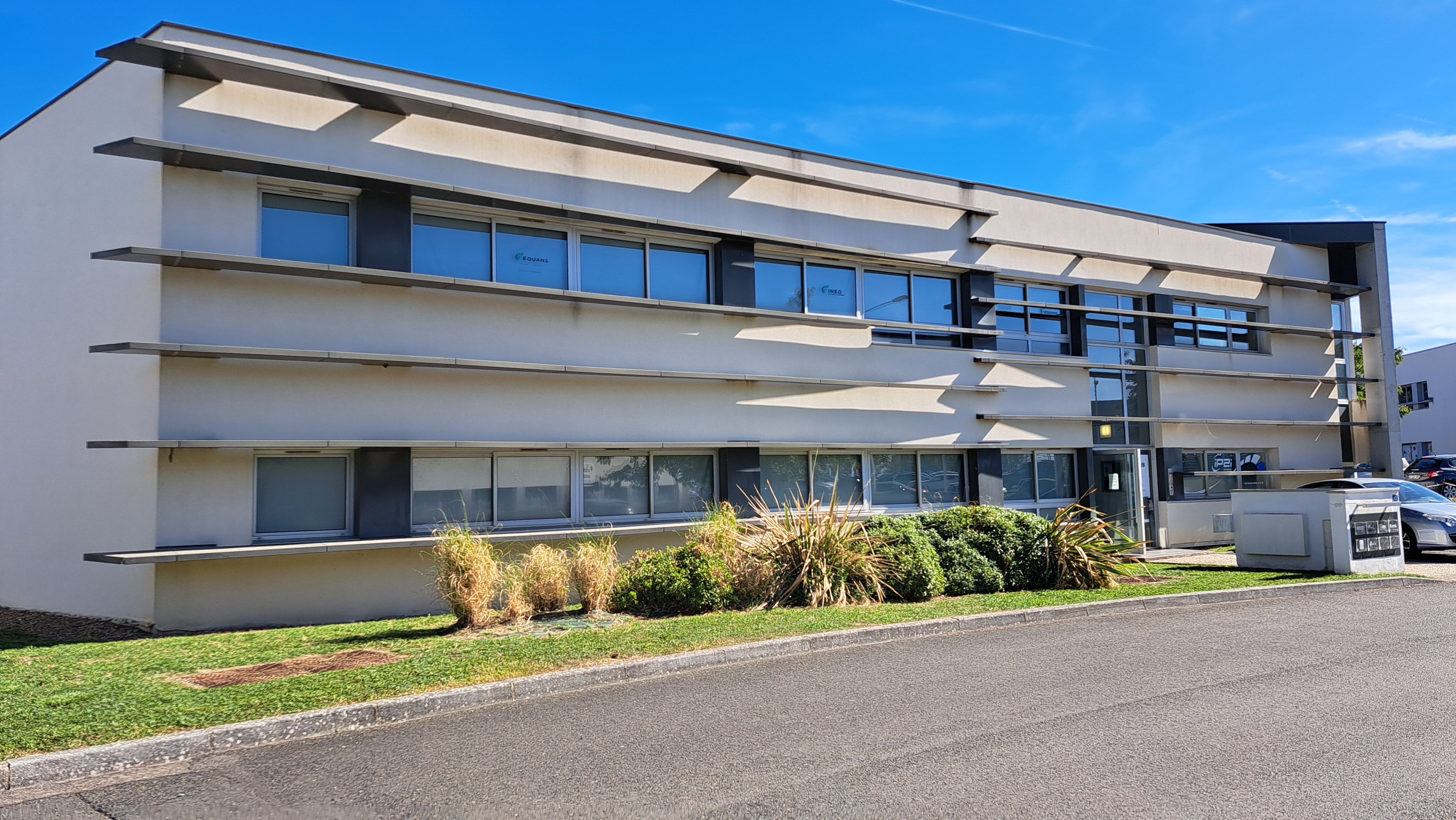 Photo Local professionnel à louer – Tours Nord